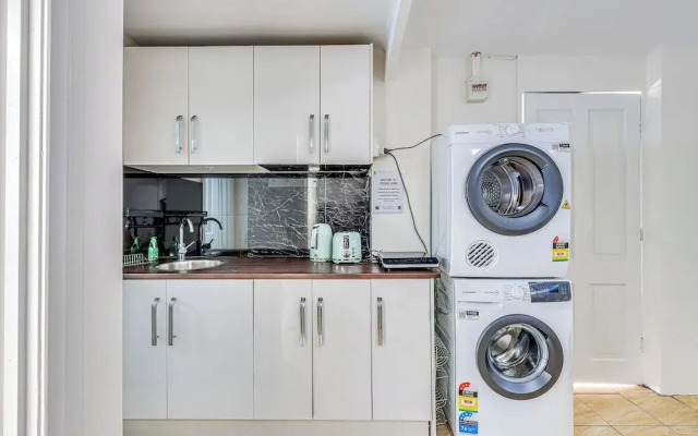 StayAU Cozy 1BR Living Space Chadstone