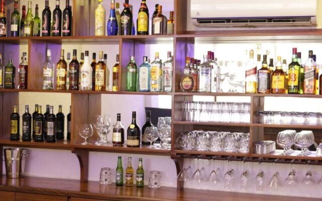 Coconut Grove Sakumono Hotel