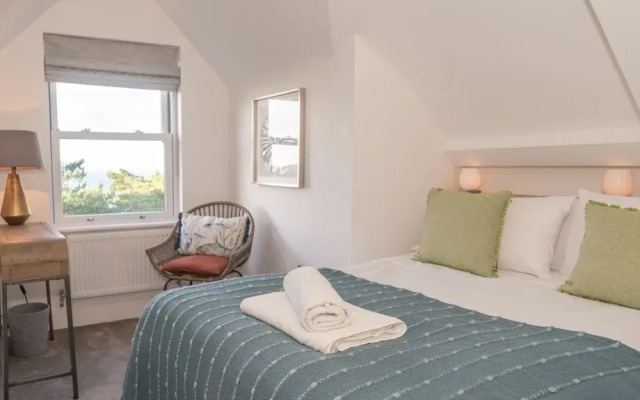 Larkrise, The Penthouse