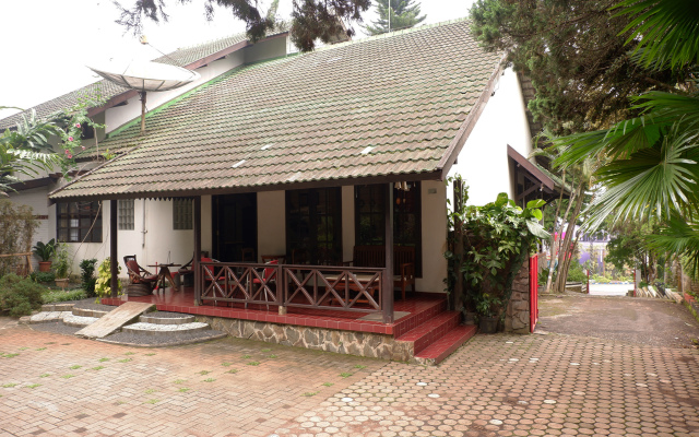 OYO 604 Cemara's Homestay