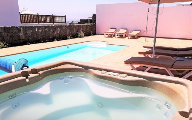 Luxury Villa With Private Heated Pool 15