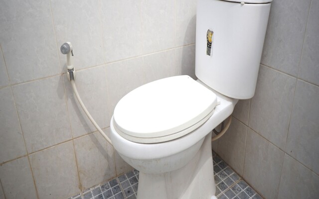 OYO Life 93382 Gajayana Kost Female Only Syariah