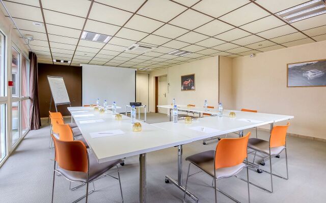 Brit Hotel Les Evens