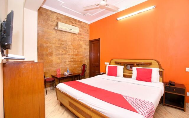 OYO 10239 Holiday INN Paradise