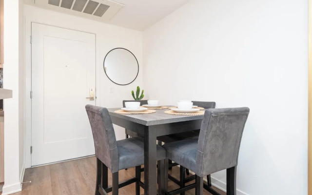 Hollywood Apartment Near Walk of Fame