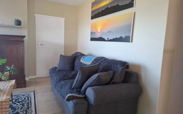 Whispering Waves - Serene Langebaan Getaway With Breathtaking Views