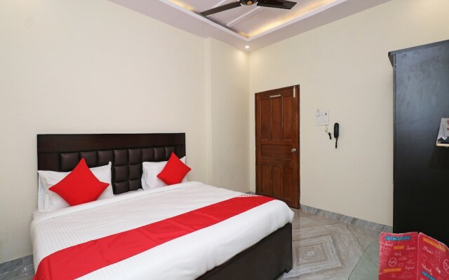 OYO 22621 The Pal's Inn