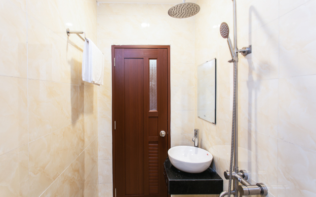 OYO 658 Euro Gold House And Coffee