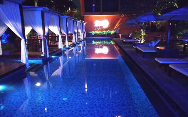 SinQ Party Hotel