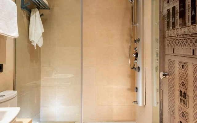 Cathedral Luxury Studio, Swimming Pool and Cathedral Views