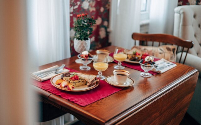 The Bella Victoria- Adult Only