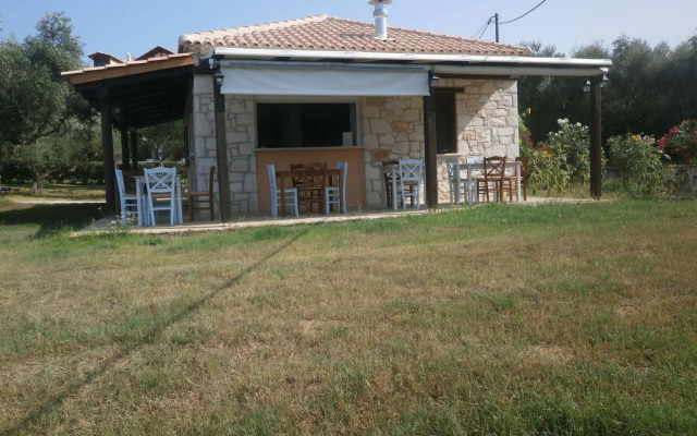 Kavos Psarou Studios and Apartments