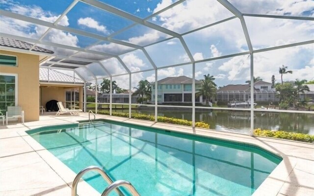 435 - 435 Court 3 Bedroom Home by Redawning