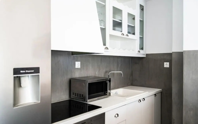 Anna's and Argy's Apartments
