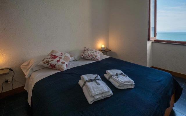 Il Baluardo Sea View Apartment on the Cliff