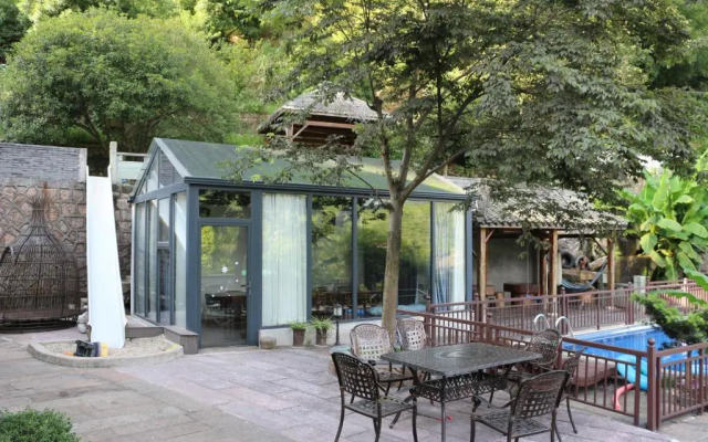 Moganshan Mountain Farmhouse