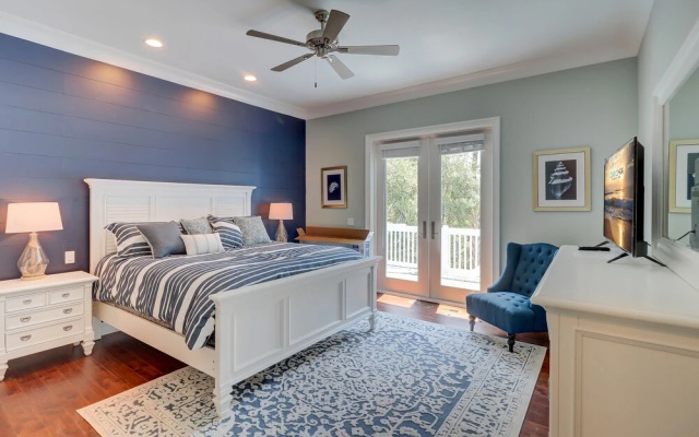 4 Shore Crest Ln