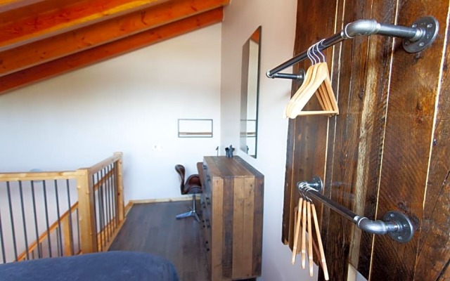 Red Cariboo Apartments