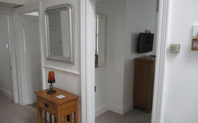 Lovely, Spacious, 3 Bedded, First Floor Apartment