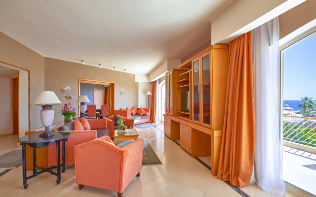 Parrotel Beach Resort