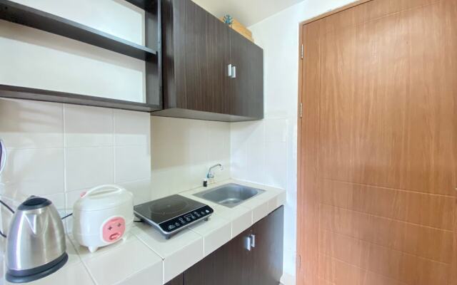 Spacious Studio Room at Pinewood Apartment