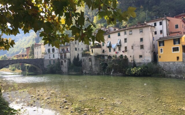 4-bed, Sleeps 8, Pets, Free Parking