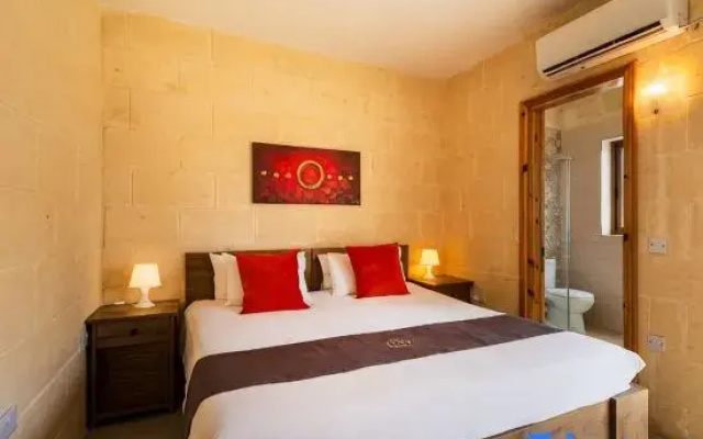 Nadurija - 4 bedrooms (sleeps 8+2 kids) Nadur village