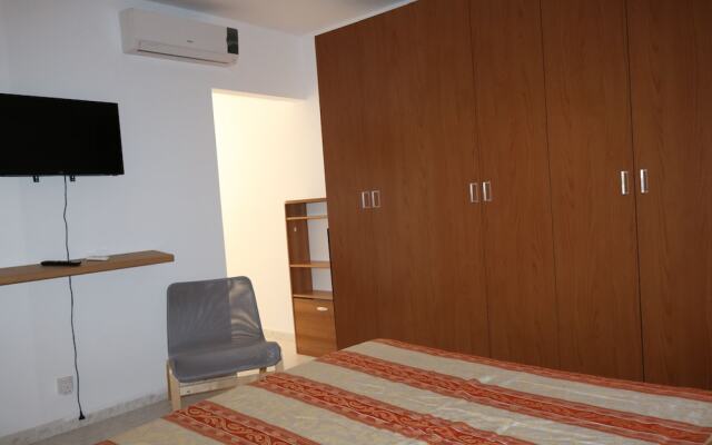 Seaview 2 Bedroom Apartment in Qawra