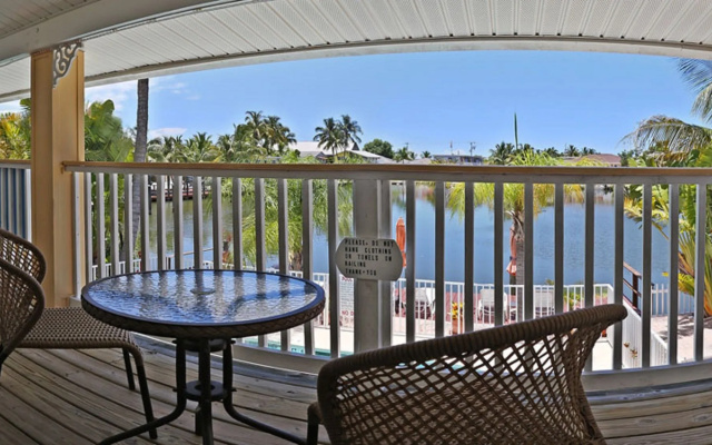 Manatee Bay Inn - Near Fishing Pier Fort Myers Beach