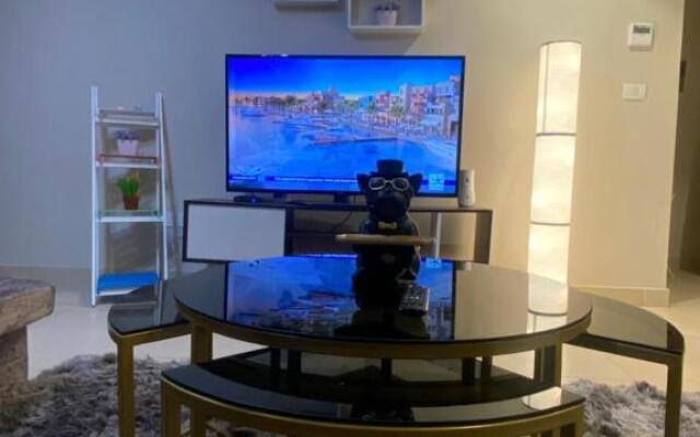 Gouna mangrovy 1 BR shared pool beach back view