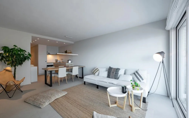 Apartment by the Beach With Stunning Sea View