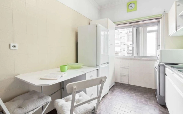 Bright & Cosy Apartment for 4 in Almada