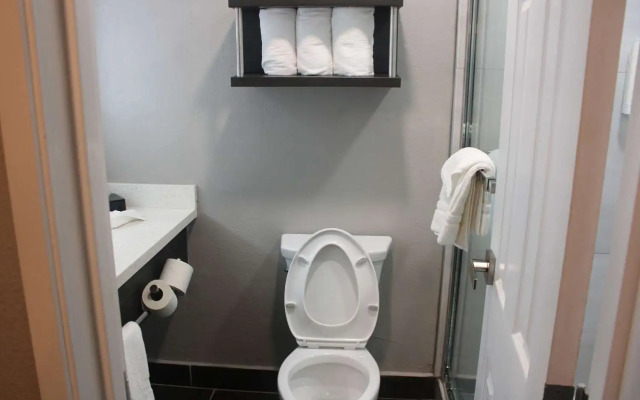 Clarion Pointe Marshall