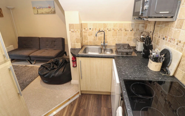 5 Lyonesse Apartments