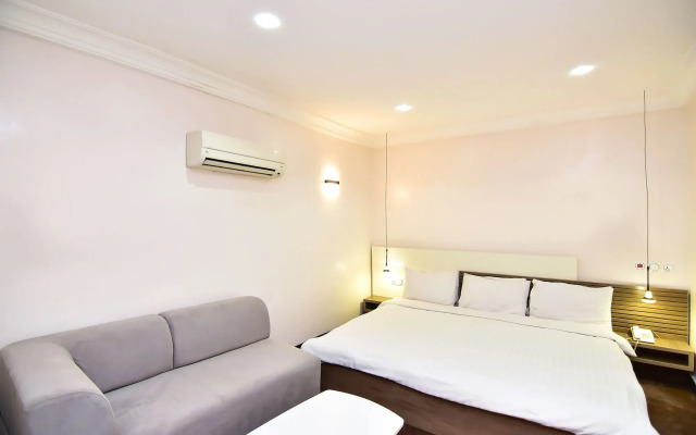 Pearl Gate Hotel
