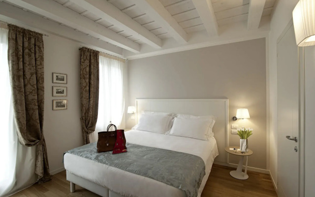 Chiara Lodge