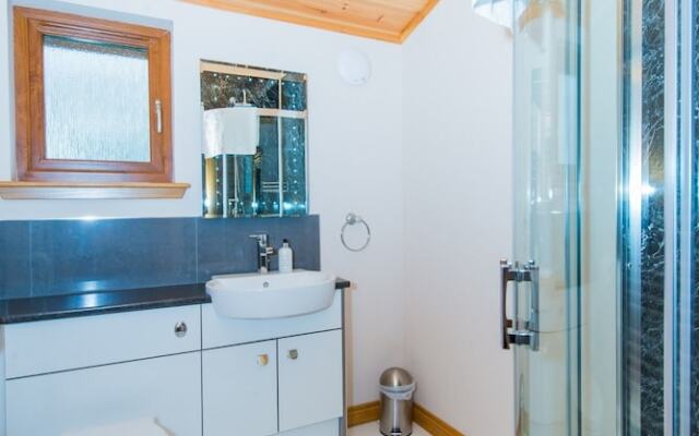 Barn Lodge With Hot Tub Near Cupar, Fife