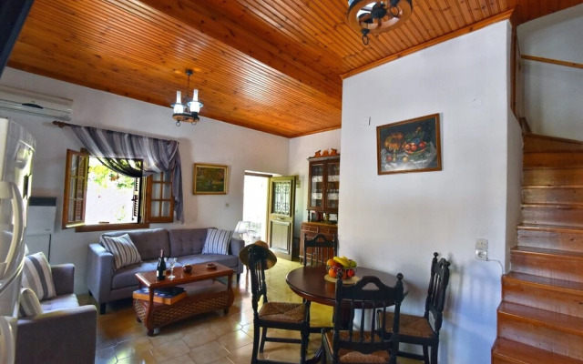 Traditional Greek Maisonette in Antiperni Village