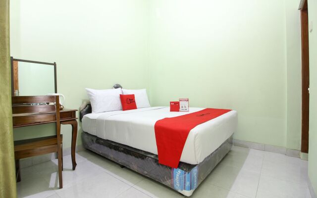 RedDoorz Plus near Taman Sari