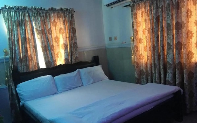 Royal Castle Hotel