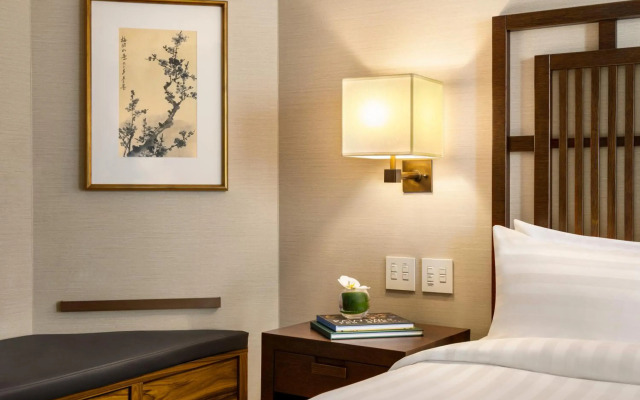 Hyatt Vancouver Downtown Alberni Hotel