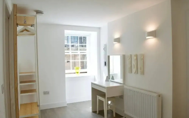 Beautiful 1 Bedroom Apartment On Broughton Street