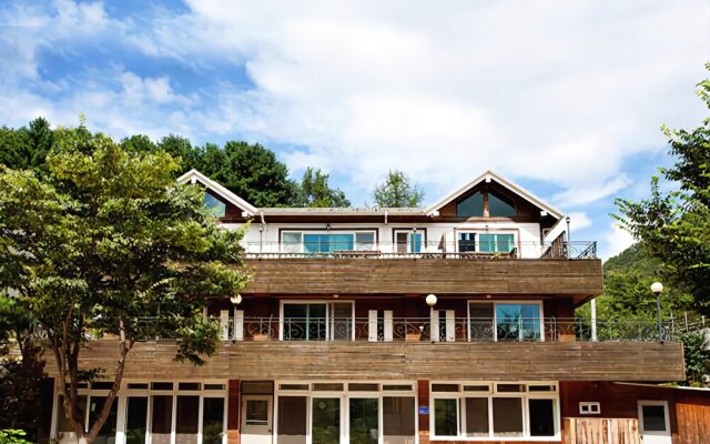 Nami Island Starry Glow Pension