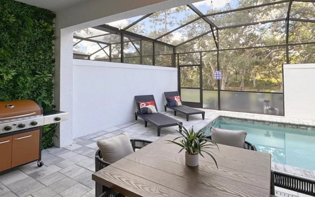 Upstay - Modern Family Townhouse w Private Pool