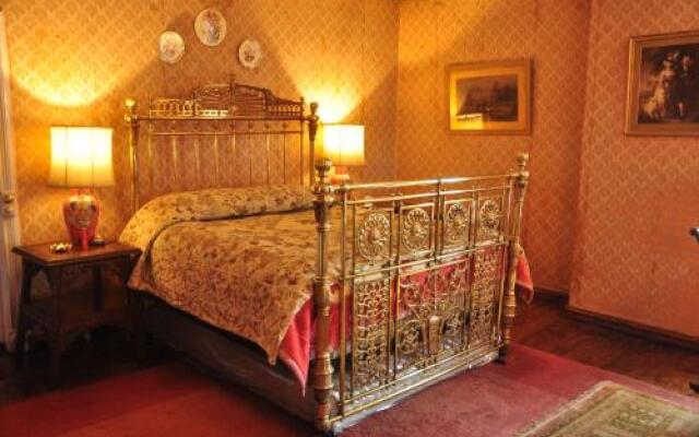 Chapslee Hotel