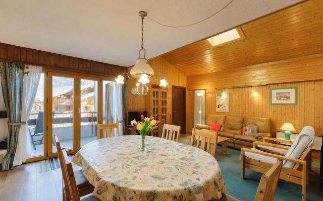 Centrally Placed ski in out Apartment Next to Lift