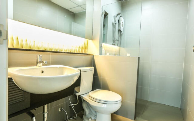 Central Place Serviced Apartment Angsila