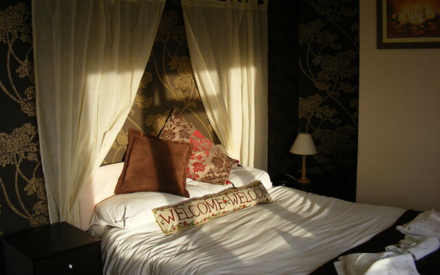 Sandown Manor