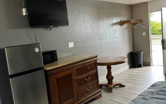 OYO Hotel Greensboro NC Southwest I-85