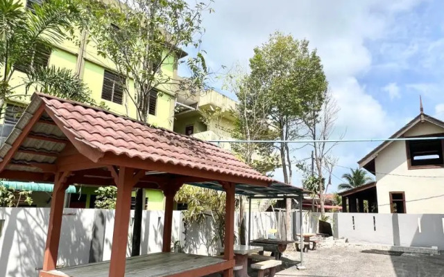 Teratai Homestay Batu Buruk